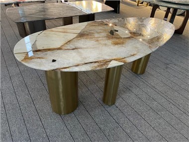 Oválný mramorový jídelní stůl pro 6