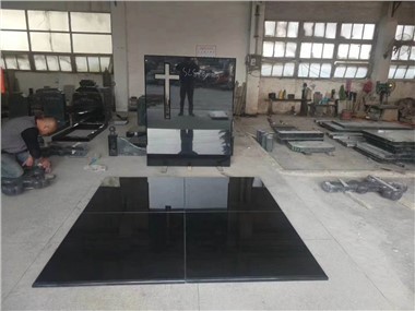 Náhrobní kámen z leštěné černé žuly